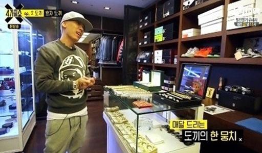래퍼 도끼, 돈뭉치를 집에 전시?!…돈은 종이 쪼가리일 뿐이다