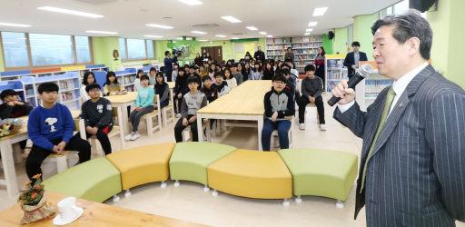 춘천 출신 윤학배 해수부 차관, 모교 동내초교 특강