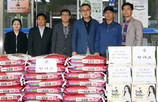 [포토뉴스]원마트 쌀 전달
