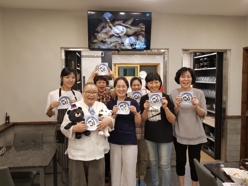 [미소짓고 인사하기]“건강한 밥상 따뜻한 미소 선물합니다”