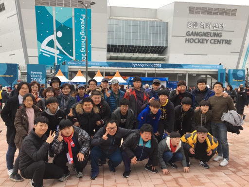 [포토뉴스]아이스하키 경기 단체 관람