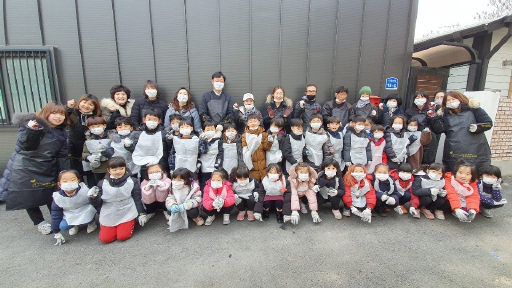 [포토뉴스]춘천시립효자어린이집 연탄 나눔 활동