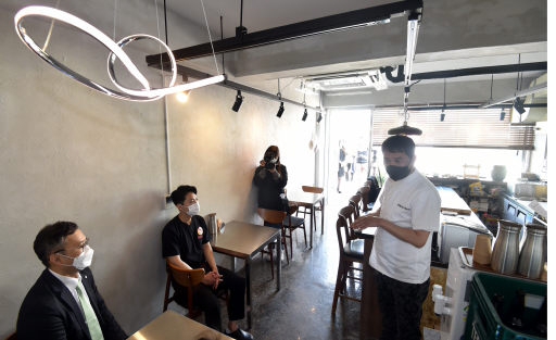 [포토뉴스]춘천육림고개 청년몰 핵점포 개점