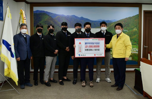 [포토뉴스]와룡컴퍼니 화천점 이웃돕기 성금