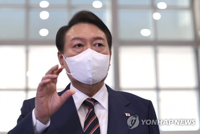 대통령실 윤 대통령·김건희 여사 한남동 관저 이사 시작...이달 입주 완료 예정