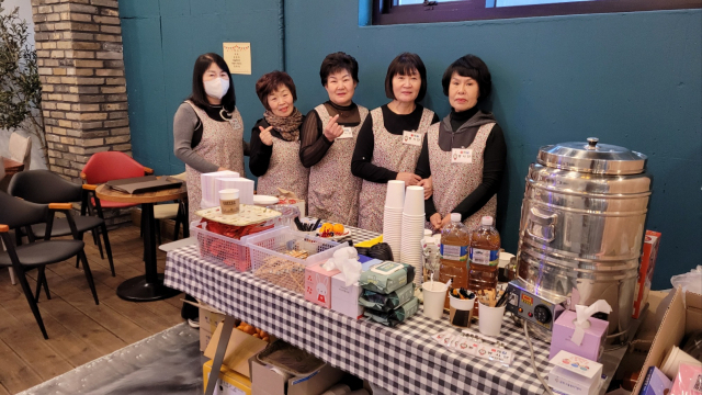 [포토뉴스]태백 둘레길봉사단 일일찻집