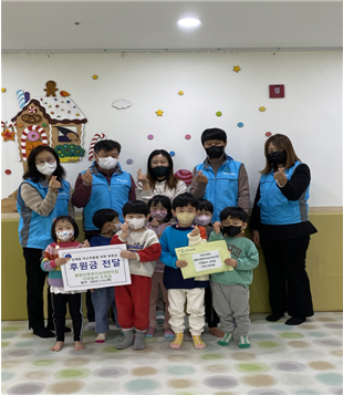 [포토뉴스]원주 봉화산푸르지오어린이집 이웃돕기 성금 기탁