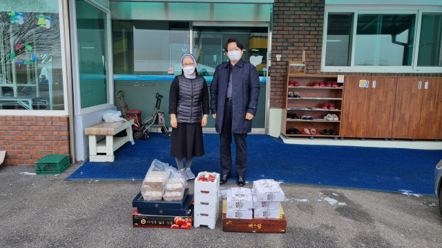 [포토뉴스]강원지방중소벤처기업청 춘천시립양로원 위문