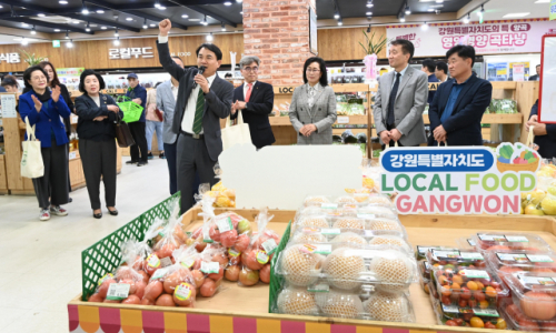 [포토뉴스] 강원농협 하나로마트 특별자치도 출범 기념 세일