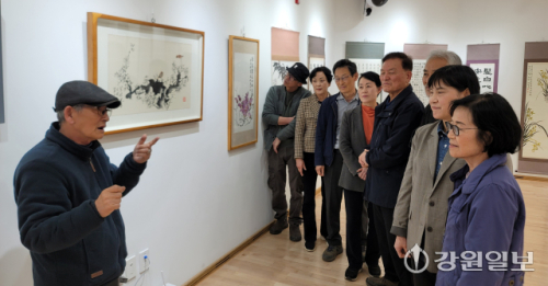 화천문화원 문인화·서예 작품 전시회 인기