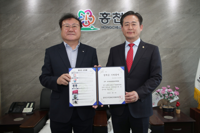 [포토뉴스]㈜오성이엔씨·㈜오성건설 무궁화장학금 200만원 기탁