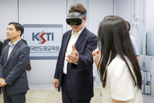 첫발 뗀 원주 반도체산업…이제는 최적의 입지 챙긴다
