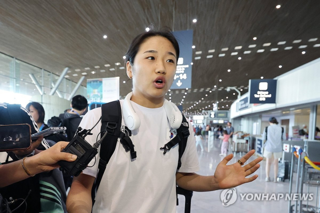 안세영 한국 가서 다 얘기할테니 기다려달라…배드민턴협회장·감독은 선수단과 따로 귀국
