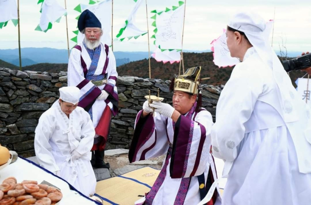 태백문화원 10월 3일 개천절 태백산 천제 봉행