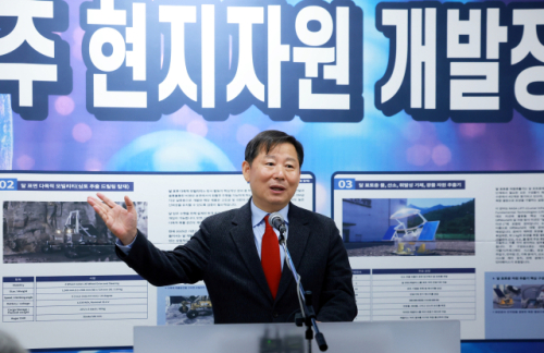 폐광 갱도에서 우주 현지자원 개발장비 시연