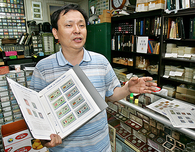 우표 수집상 조명환 사장