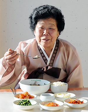 [맛 향토음식의 산업화] 순흥전통묵집 정옥분 할머니