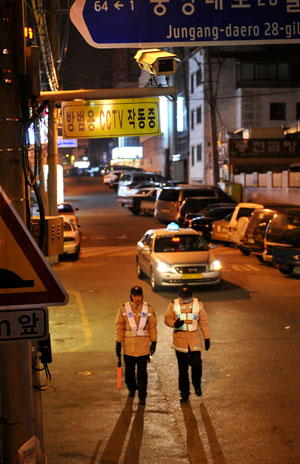 주·정차 단속 CCTV, 방범활용…사생활도 꼼짝마 논란