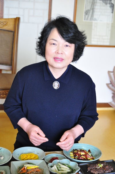 직접 만드는 보리굴비찜 미국에서도 주문 잇따라…청자골종가집 대표 김은주 씨