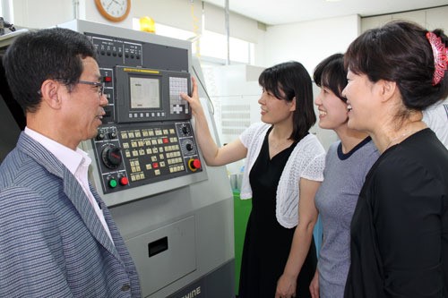 기계·전자부품 맞춤 여성인력…새로운 고용창출 모델