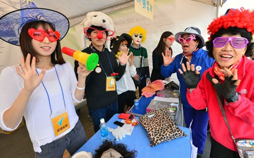 [포토뉴스] 웃으면 복이와요…웃음치료 체험