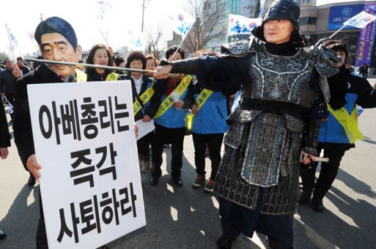 아베 혼내는 신라장군 이사부 퍼포먼스