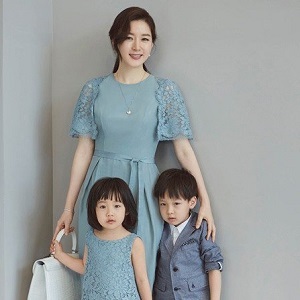 이영애, JLOOK 매거진의 스페셜 편집장 맡아 쌍둥이 승권-승빈 공개