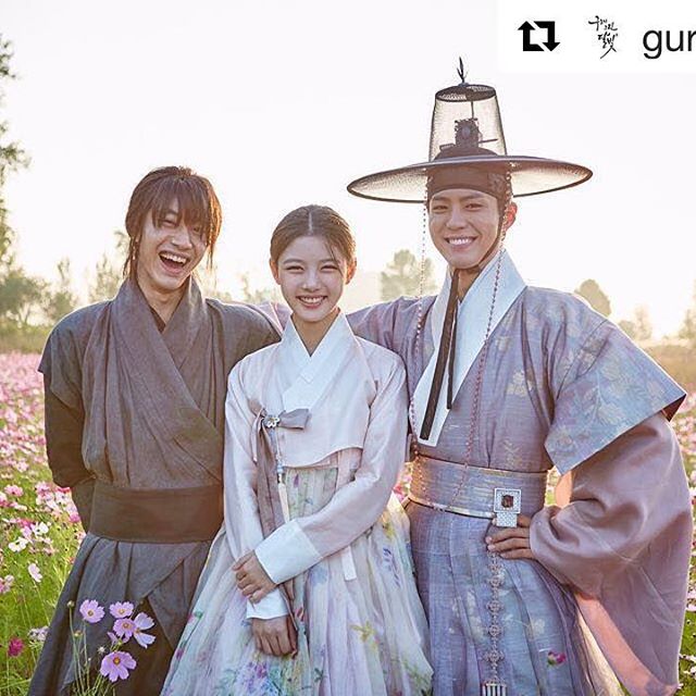구르미 그린 달빛 곽동연-김유정-박보검, 꽃밭에서 찰칵! 도대체 누가 꽃이야?