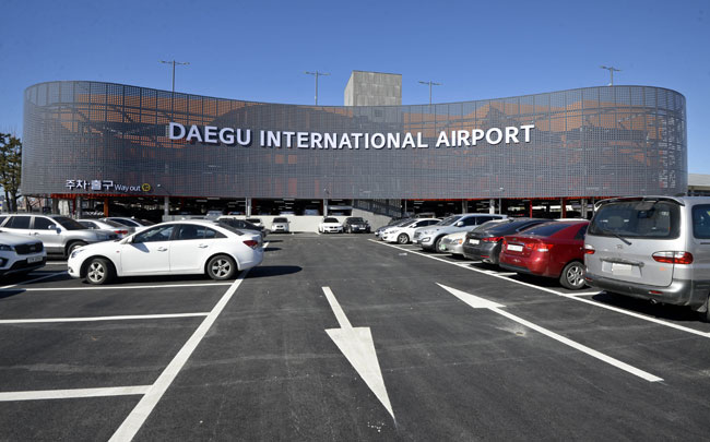 넘치는 수요 감당 안 돼…주차장 확 넓힌 대구공항