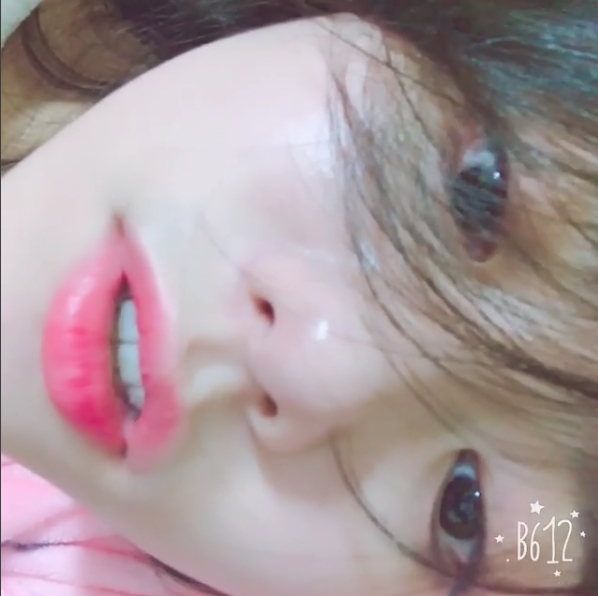 김소혜 초근접 셀카에도 굴욕없는 아기피부...난 문어야, 무너지지마 