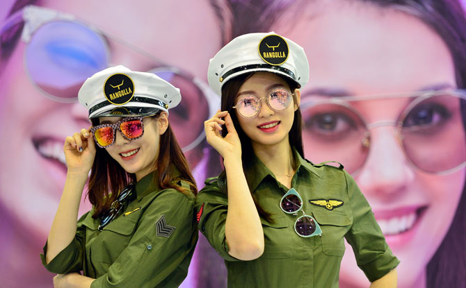 대구국제안경전 개막…시선 끄는 선글라스