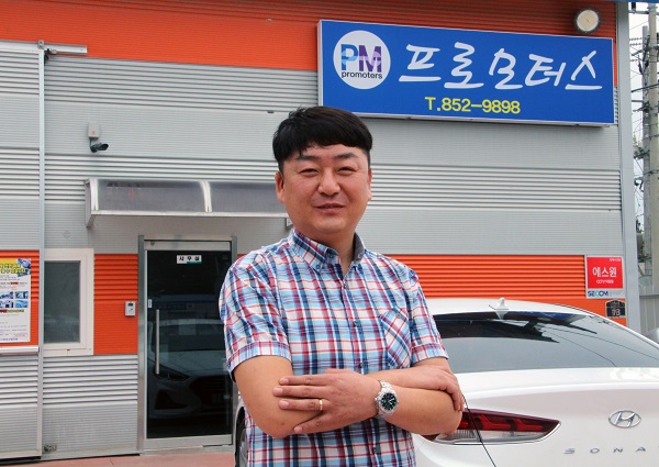 경로당·홀몸노인 찾아 쌀 나눔 봉사하는 쌀 총각