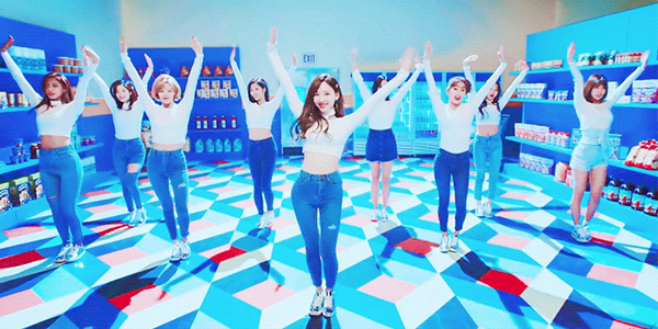 어머나, 가사 검색이 집중되고 있는걸? 트와이스 하트쉐이커(Heart Shaker) 나온지 5개월 된 노랜데 왜?