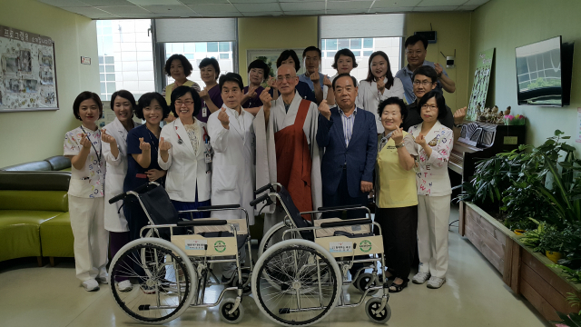 사단법인 함께하는 세상, 대구의료원에 침상용 휠체어 기증