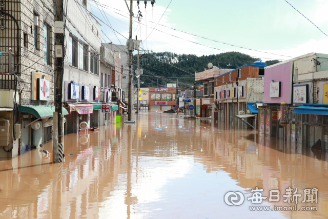 태풍 콩레이 영덕에 이틀간 물폭탄…30년만에 최악 피해