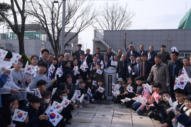 영천시 신녕초등학교서 영천지역 3·1운동 발원지 표석 제막식 가져