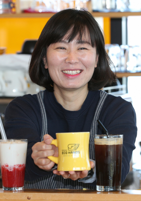 자영업자희망프로젝트<9> 카페 빅핸즈 운영하는 김지영 레드리본사회적협동조합 대표