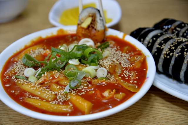 [흥] 물에 스민 초록빛, 마음도 물들이네…걷고 싶은 김천의 여름