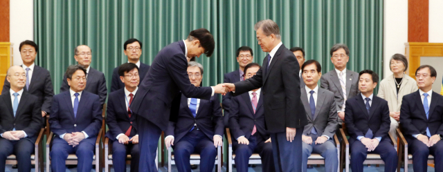 [ì ë¬¸] ë¬¸ì¬ì¸ ëíµë ¹, ì¡°êµ­ ë²ë¬´ë¬´ ì¥ê´ ê´ë ¨ ëêµ­ë¯¼ ë°íë¬¸ ë´ë