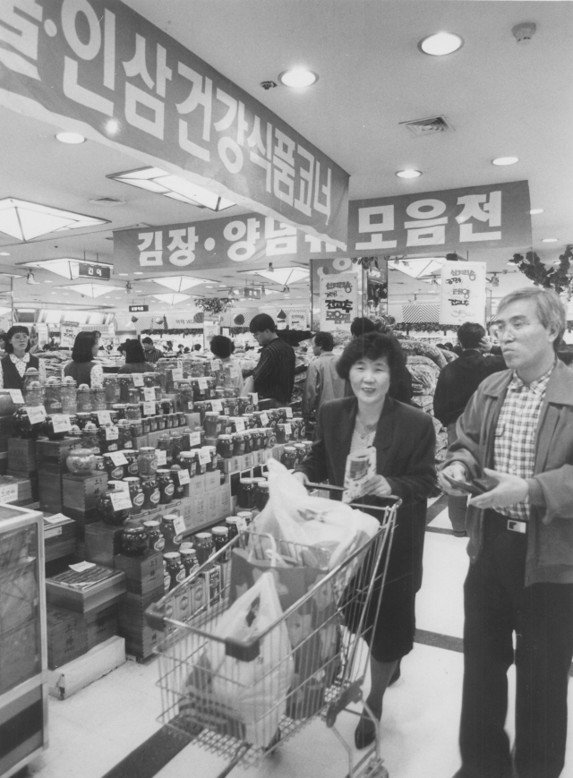 폐점 앞둔 90년대 핫플 동아백화점 본점…시민들 아쉬워