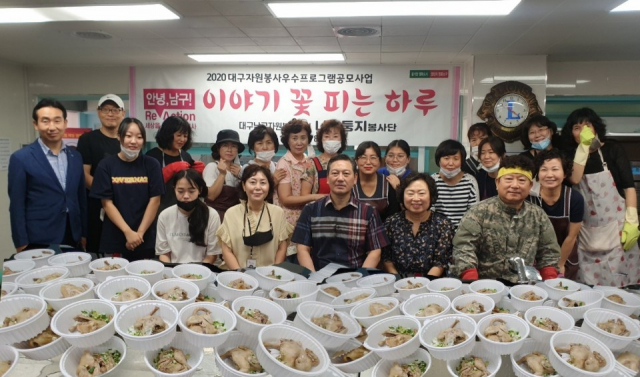나눔둥지 회원, 삼계탕 어르신에 전달