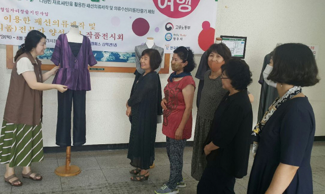 이제는 제손으로 직접 옷을 만들게 됐어요! 너무 자랑스럽습니다!