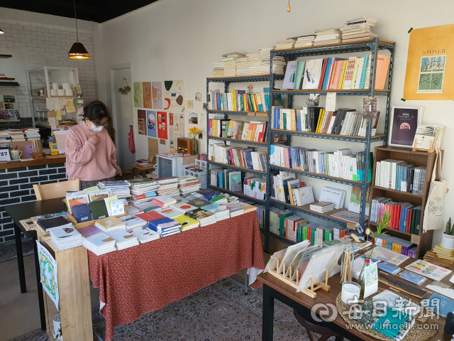 [문득 동네책방] <6>강북지역 문화사랑방 노리는 ‘치우친 취향’