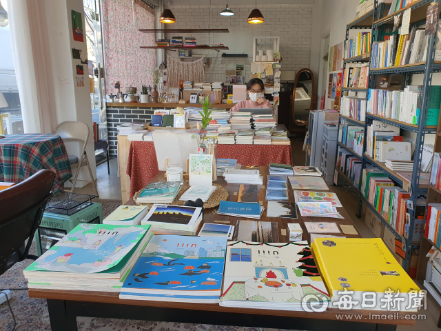 [문득 동네책방] <6>강북지역 문화사랑방 노리는 ‘치우친 취향’