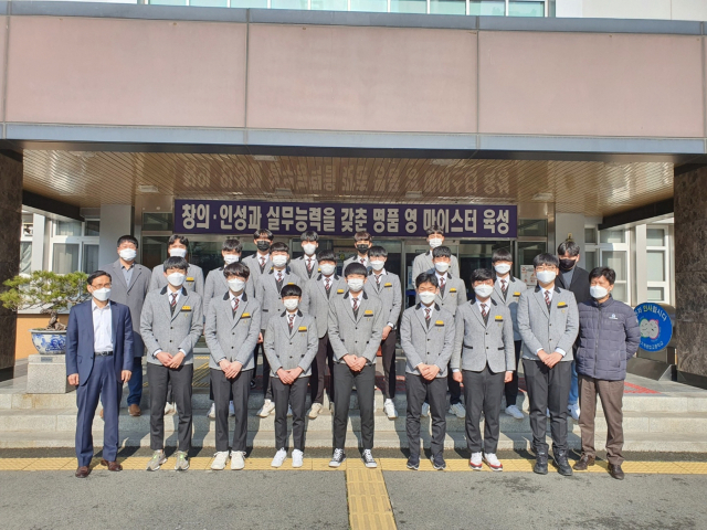취업난 속 돌파구는 마이스터고…경북기공, 2학년 학생 18명 대기업 취업