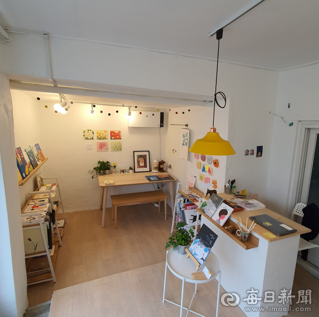 [문득 동네책방] <25>문경 그림책방 반달책방