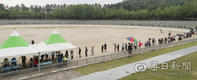방문자→유증상자로…이마트 월배점 검사대상자 축소 더 혼란