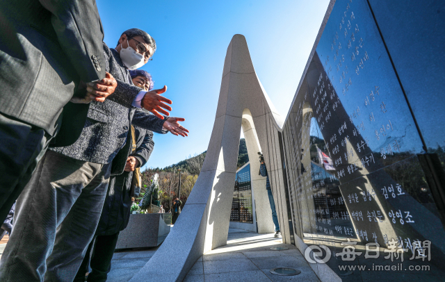 대구 가창골 위령탑 찾은 진실화해위 민간인 학살 비극, 미래세대 기억해야