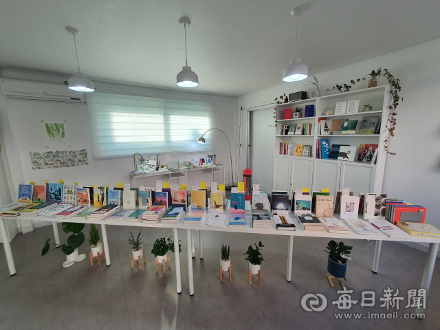 [문득 동네책방] <56> 상주초교 후문의 백설책방, ‘오롯서점’