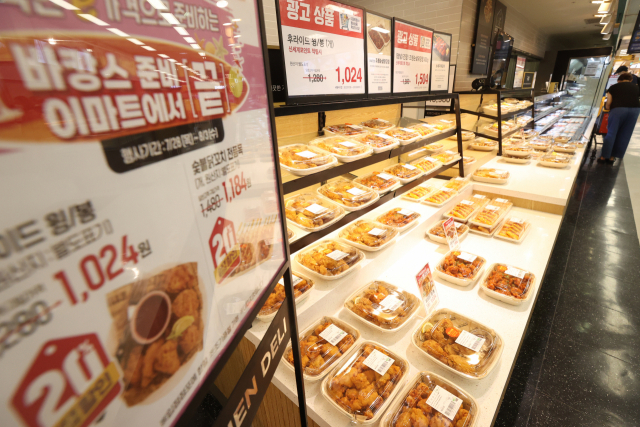 [트렌드경제] 오픈런 부르는 제2의 통큰치킨…3만 치킨 시대에 만원도 안 한다고?